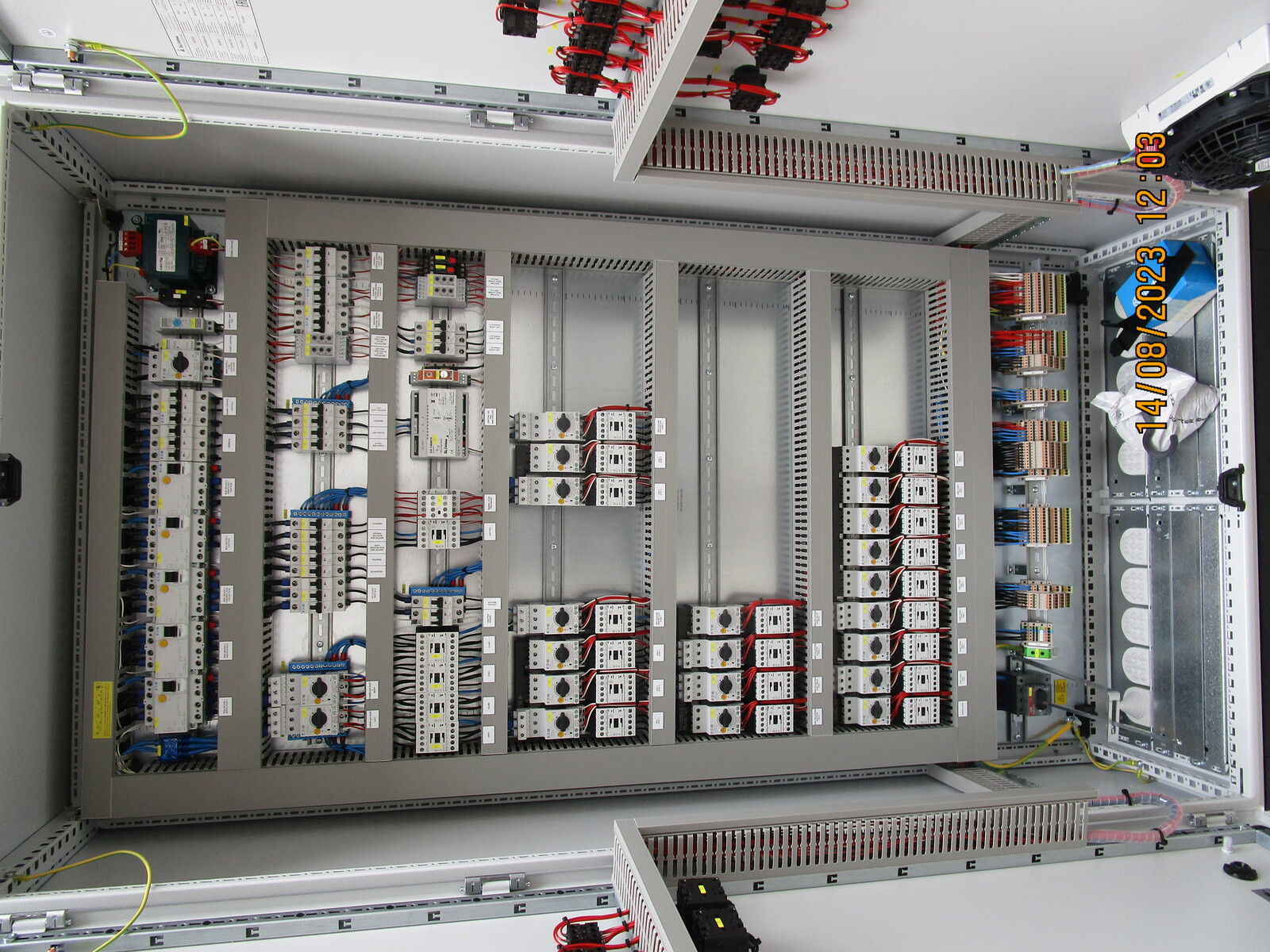 Control cab. Layer UV639 2R/4T